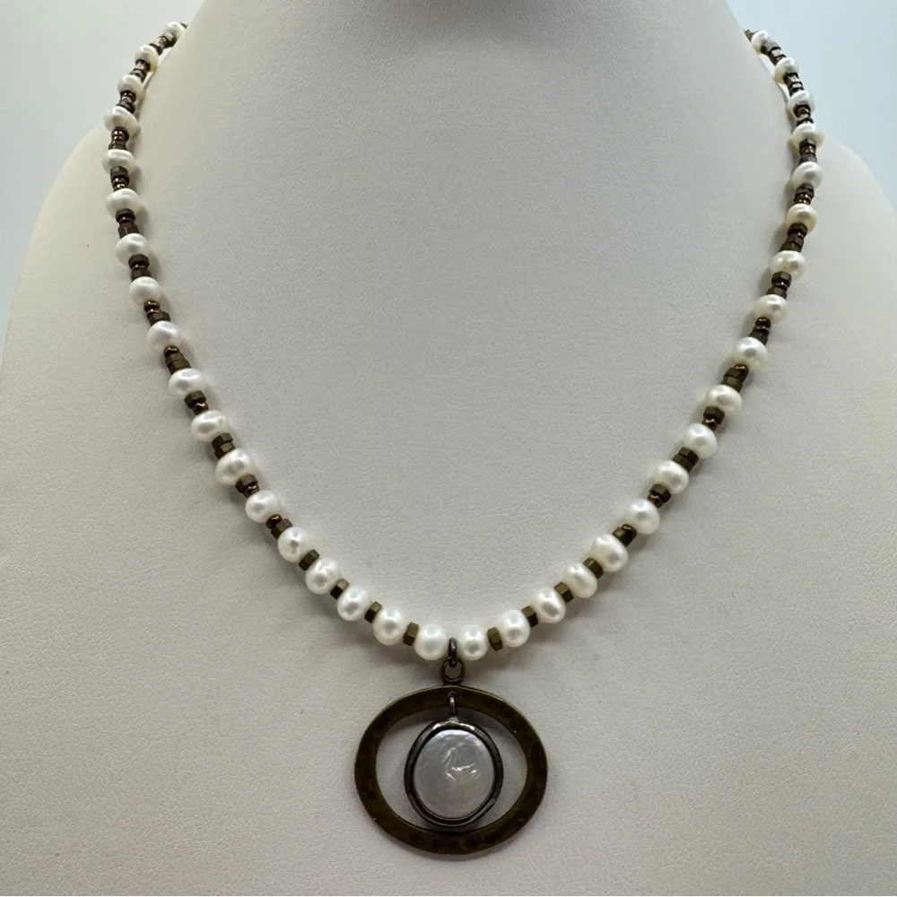 Beautiful Silpada Freshwater Pearl Beaded Necklace Circle Pendant Adjustable